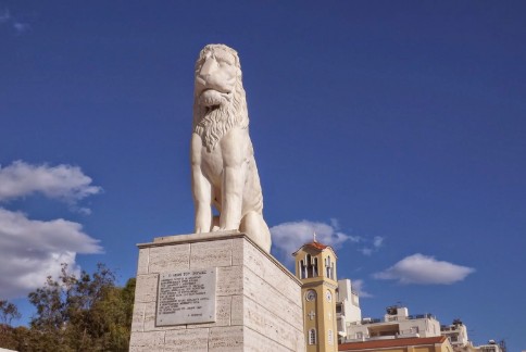 Οι θρύλοι που περιβάλλουν το λιοντάρι του Πειραιά - Φωτογραφία 1