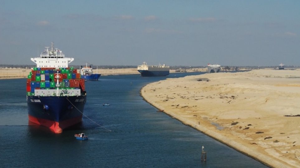 Καραμπόλα πλοίων στη διώρυγα του Σουέζ - Φωτογραφία 1