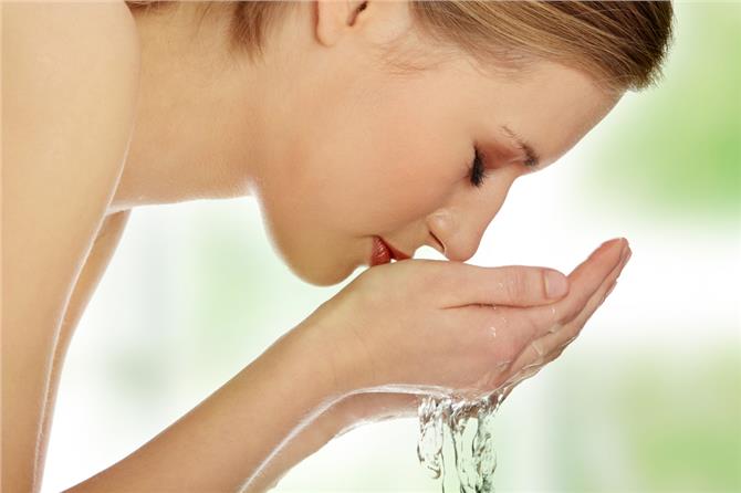 Τα έξι λάθη που κάνετε όταν πλένετε το πρόσωπό σας - Φωτογραφία 1