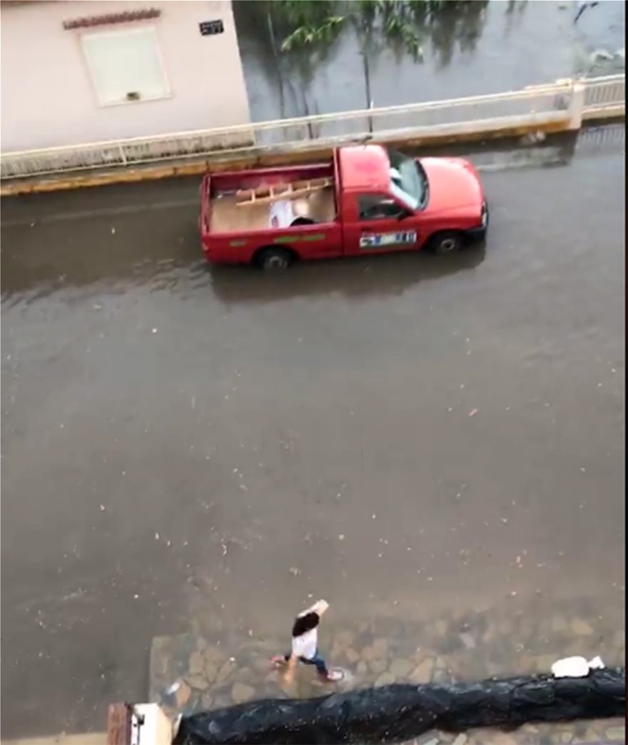Η κακοκαιρία «χτύπησε» Ξάνθη, Καβάλα: Πλημμυρισμένοι δρόμοι - Ζημιές σε σπίτια - Φωτογραφία 4