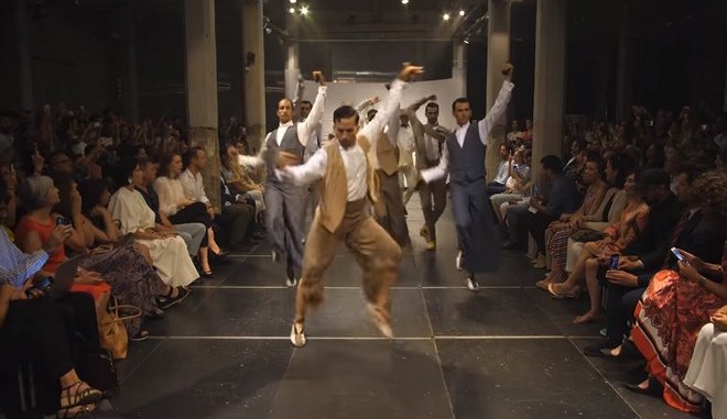 Ηθοποιοί του Εθνικού Μπαλέτου της Ισπανίας χορεύουν φλαμένκο σε πασαρέλα [video] - Φωτογραφία 1