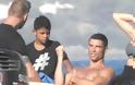 Το απίστευτο πουρμπουάρ του Cristiano Ronaldo στους υπαλλήλους του Costa Navarino - Φωτογραφία 1