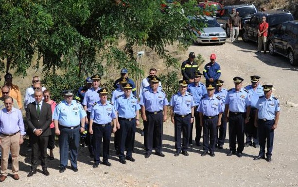 Επιμνημόσυνη δέηση για τους πεσόντες πυροσβέστες στον Καρέα - Φωτογραφία 11