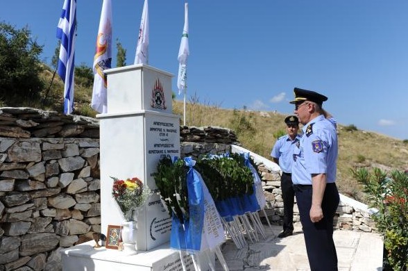 Επιμνημόσυνη δέηση για τους πεσόντες πυροσβέστες στον Καρέα - Φωτογραφία 9