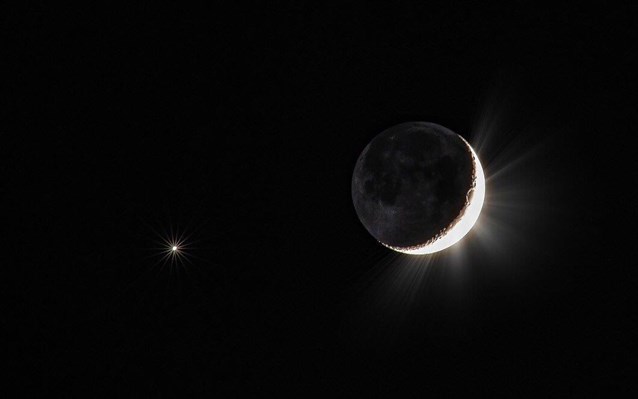 Το παιχνίδι της Αφροδίτης με τη Σελήνη στον νυχτερινό ουρανό - Φωτογραφία 1