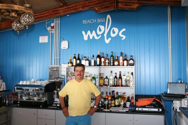 Club MOLOS Πάλαιρος- Πογωνιά: Με απίστευτη θέα στη θάλασσα και κοσμοπολίτικη ατμόσφαιρα! - Φωτογραφία 1