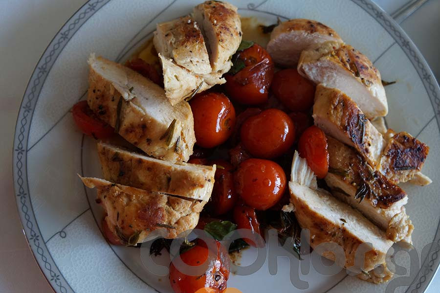 Η συνταγή της Ημέρας: Κοτόπουλο σοτέ με δενδρολίβανο, λάιμ και τοματίνια - Φωτογραφία 1