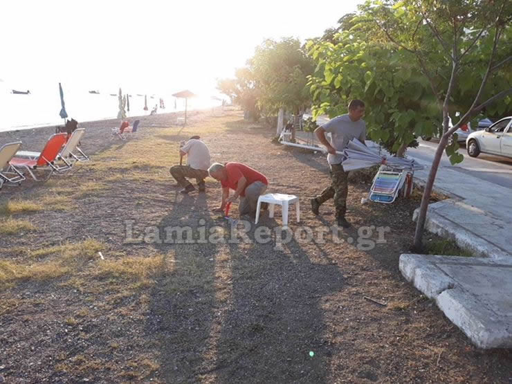 Καμένα Βούρλα: Ξήλωσαν τις αυθαίρετες ομπρέλες με εντολή Εισαγγελέα - Φωτογραφία 5