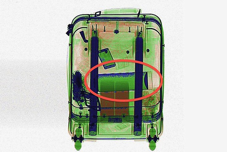 Τι κουβαλάει ο κόσμος μέσα στις βαλίτσες του αεροπλάνου - Φωτογραφία 9