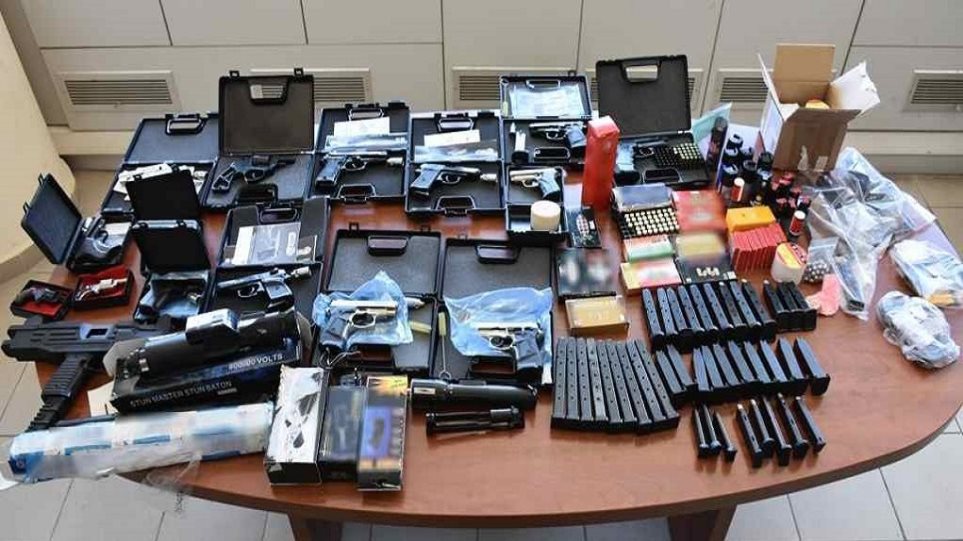 Συνέλαβαν 22 πελάτες του κυκλώματος όπλων της Κρήτης - Φωτογραφία 1