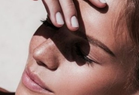 Αντηλιακό και make up: Ο σωστός τρόπος για να τα εφαρμόσετε μαζί στο πρόσωπό σας - Φωτογραφία 1