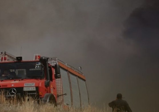 Δύο πύρινα μέτωπα στην Κρήτη – Επιχειρεί η πυροσβεστική - Φωτογραφία 1