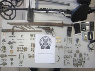 Συλλήψεις για αρχαιoκαπηλία στη Λάρισα (φωτογραφίες) - Φωτογραφία 2