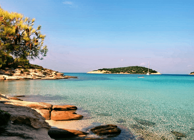 Μπάνιο κάθε μέρα: Το άγνωστο ελληνικό νησί που έχει όλο το χρόνο ζεστά νερά και καθόλου κύμα [photos] - Φωτογραφία 10