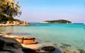 Μπάνιο κάθε μέρα: Το άγνωστο ελληνικό νησί που έχει όλο το χρόνο ζεστά νερά και καθόλου κύμα [photos] - Φωτογραφία 1