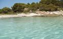 Μπάνιο κάθε μέρα: Το άγνωστο ελληνικό νησί που έχει όλο το χρόνο ζεστά νερά και καθόλου κύμα [photos] - Φωτογραφία 3