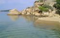 Μπάνιο κάθε μέρα: Το άγνωστο ελληνικό νησί που έχει όλο το χρόνο ζεστά νερά και καθόλου κύμα [photos] - Φωτογραφία 4