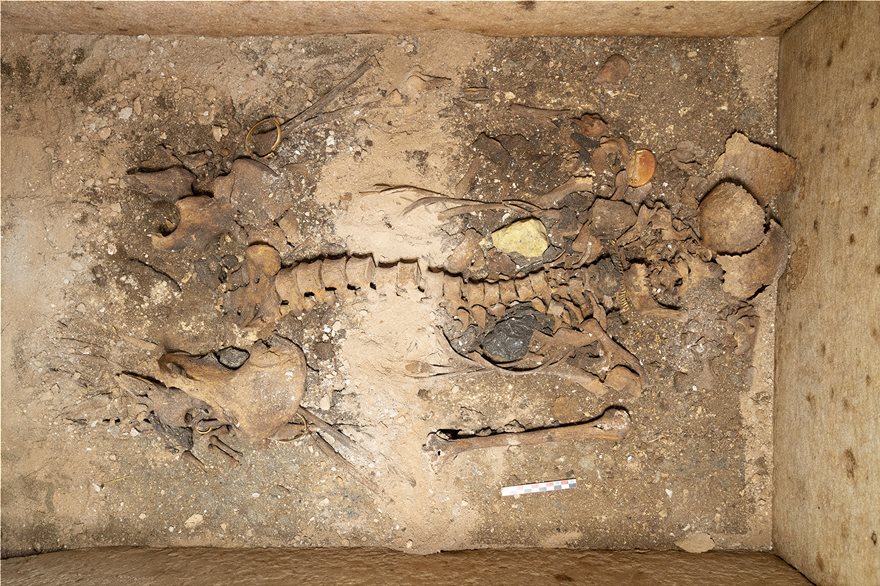 Ανακαλύφθηκε ασύλητος τάφος επιφανούς γυναίκας στη Σίκινο - Φωτογραφία 3