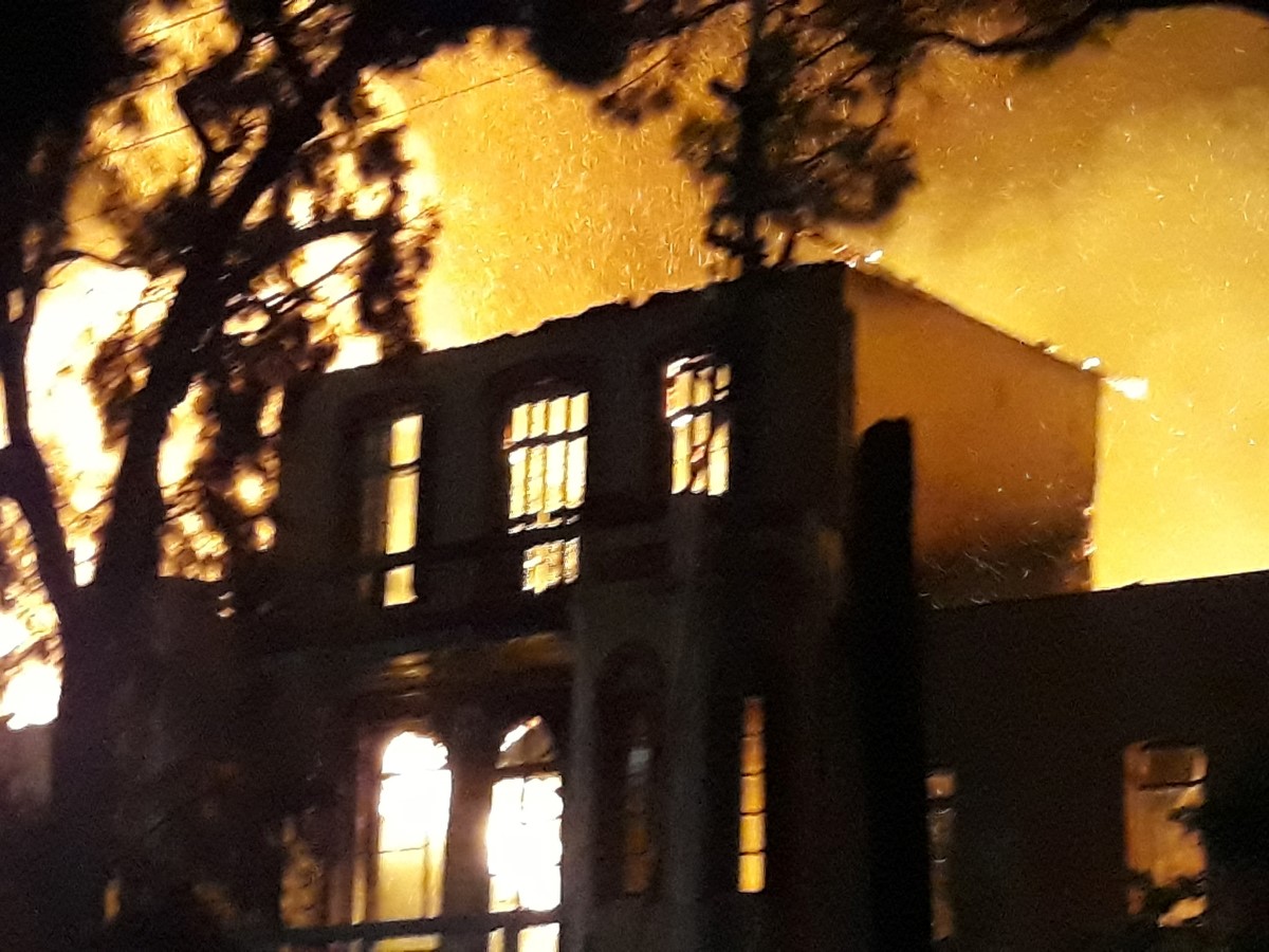Πολεμικό Μουσείο: Καταστράφηκε το ιστορικό κτήριο – σύμβολο στα Χανιά [photos+video] - Φωτογραφία 2