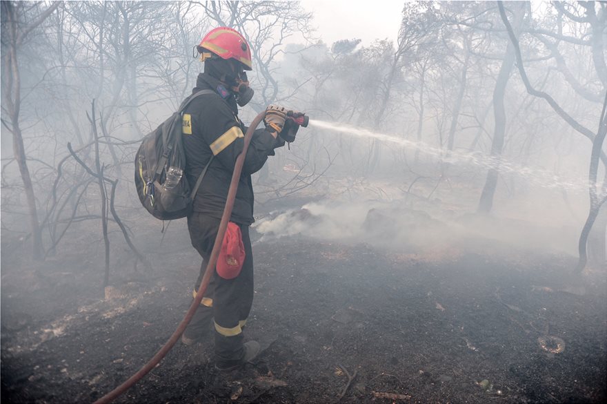 Πύρινη κόλαση στην Κινέτα: Κάηκαν σπίτια, εκκενώθηκαν οικισμοί - Φωτογραφία 22