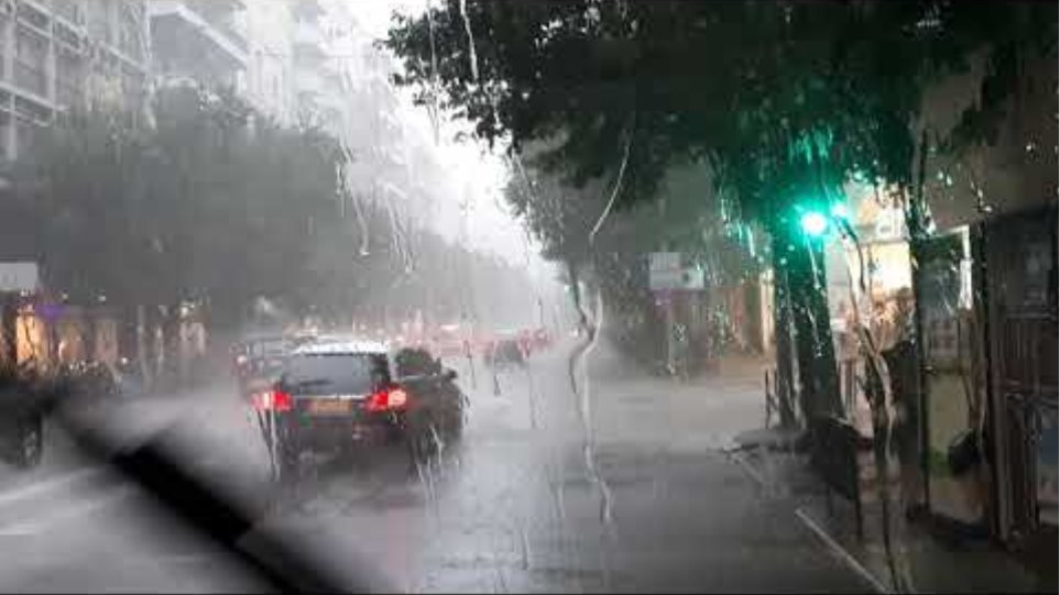Καταρρακτώδης βροχή και χαλάζι στη Θεσσαλονίκη - Φωτογραφία 2
