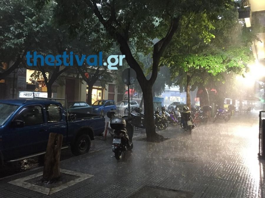 Καταρρακτώδης βροχή και χαλάζι στη Θεσσαλονίκη - Φωτογραφία 7