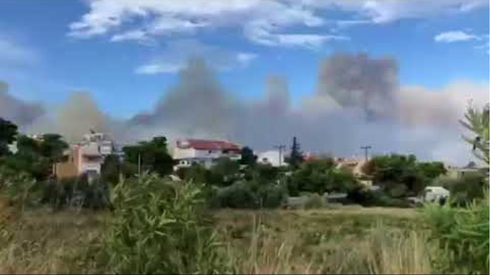 Εκτός ελέγχου η φωτιά στην Πεντέλη - Εκκενώνεται ο Νέος Βουτζάς - Κάηκαν σπίτια και αυτοκίνητα στο Μάτι - Φωτογραφία 2