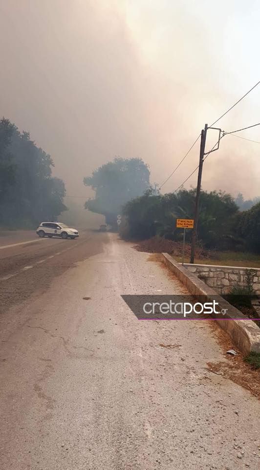 Κρήτη: Μάχη με τις φλόγες και τους ανέμους δίνουν οι πυροσβέστες στα Χανιά - Φωτογραφία 3