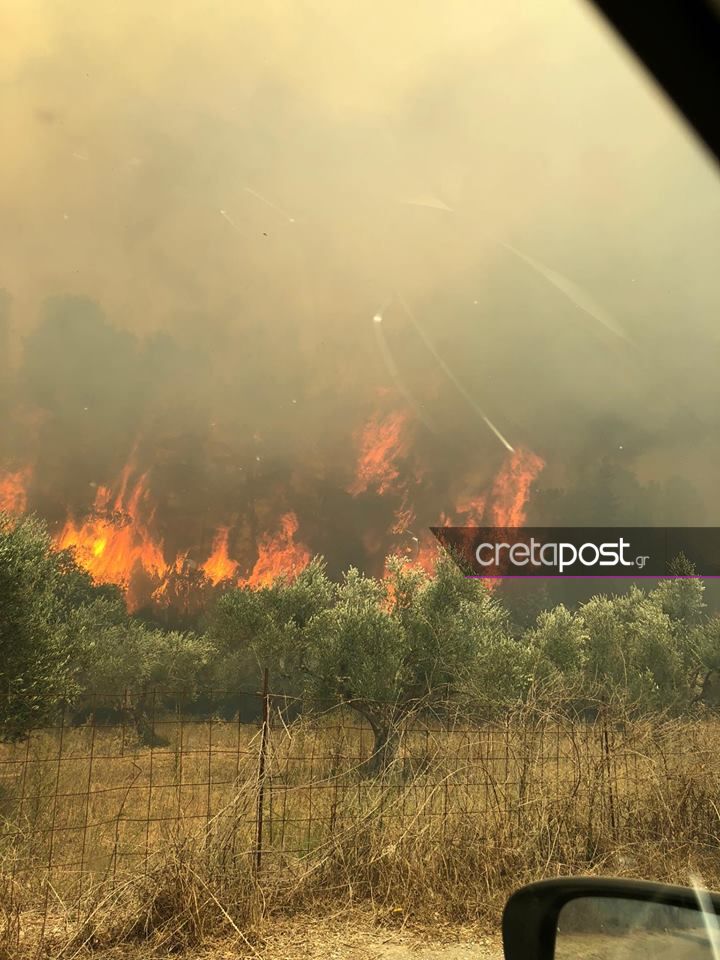 Κρήτη: Μάχη με τις φλόγες και τους ανέμους δίνουν οι πυροσβέστες στα Χανιά - Φωτογραφία 4