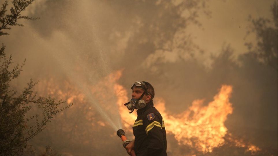 Κόρινθος: Σε εξέλιξη η φωτιά στις περιοχές Ζεμενό και Θροφάρι - Φωτογραφία 1