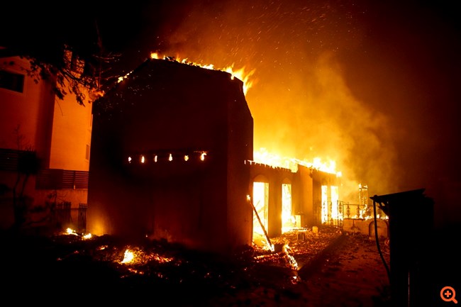 Σε κατάσταση έκτακτης ανάγκης η Αττική – ανεξέλεγκτη η πυρκαγιά στο Μάτι - Φωτογραφία 4