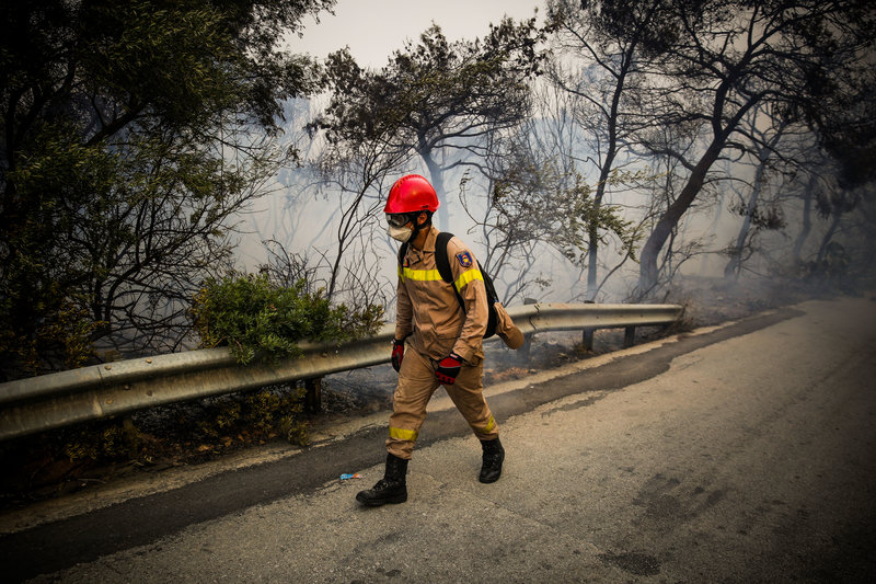 Ερχονται δυνάμεις από Κύπρο για να συνδράμουν στις πυρκαγιές - Φωτογραφία 1