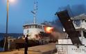 Στις φλόγες σκάφος στην ιχθυόσκαλα της Σούδας - Φωτογραφία 1