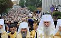 Οι Αρχές της Ουκρανίας υποχρεώνουν κόσμο να συμμετάσχει σε λιτανεία του «Πατριαρχείου Κιέβου»