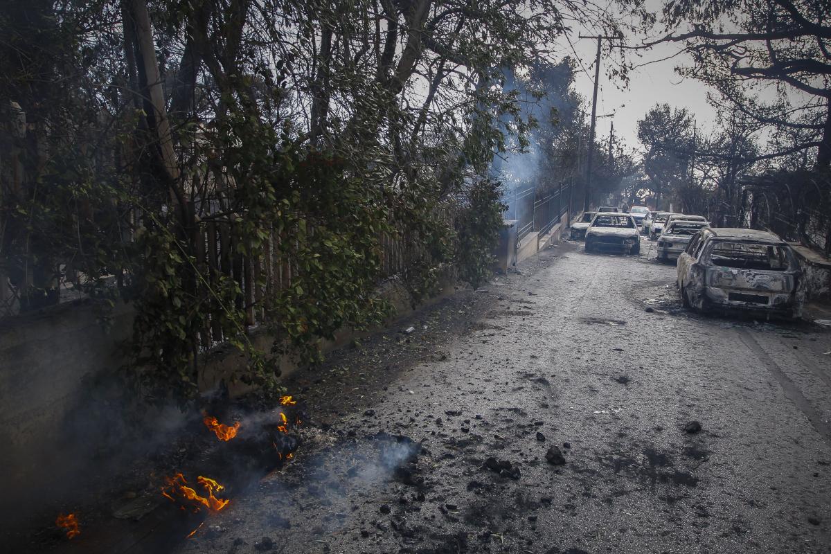 Στους 80 οι νεκροί - Συγκλονιστικές φωτογραφίες από την έρημη γη - Φωτογραφία 13