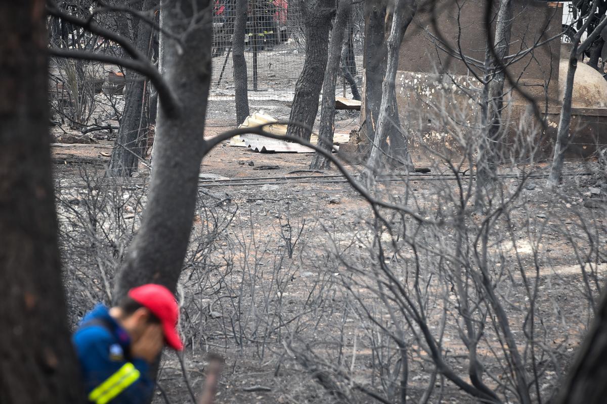 Στους 80 οι νεκροί - Συγκλονιστικές φωτογραφίες από την έρημη γη - Φωτογραφία 15