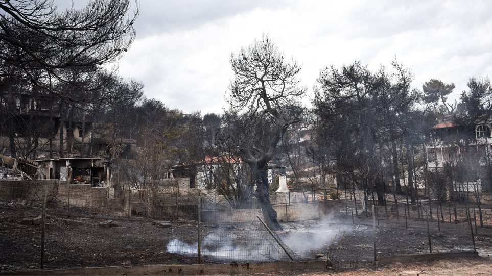 Νεκροτομείο Αθηνών: Δραματικές στιγμές για τους συγγενείς των νεκρών από τη φωτιά στο Μάτι - Φωτογραφία 1