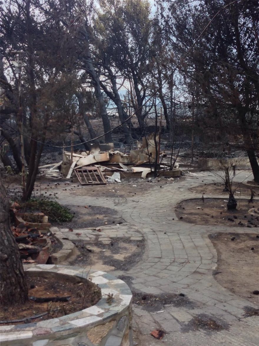 Νέος Βουτζάς: Εικόνες σοκ από το Λύρειο Ίδρυμα που έκαναν στάχτη οι φλόγες - Φωτογραφία 4