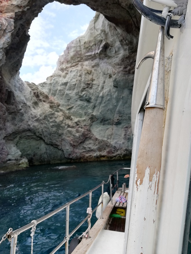 Η αμόλυντη Πολύαιγος: Στο μεγαλύτερο ακατοίκητο νησί του Αιγαίου με τις φυσικές πισίνες - Φωτογραφία 12