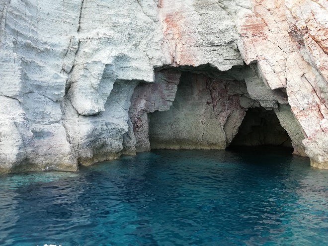 Η αμόλυντη Πολύαιγος: Στο μεγαλύτερο ακατοίκητο νησί του Αιγαίου με τις φυσικές πισίνες - Φωτογραφία 13