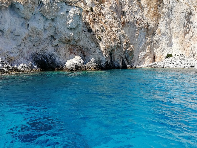 Η αμόλυντη Πολύαιγος: Στο μεγαλύτερο ακατοίκητο νησί του Αιγαίου με τις φυσικές πισίνες - Φωτογραφία 18