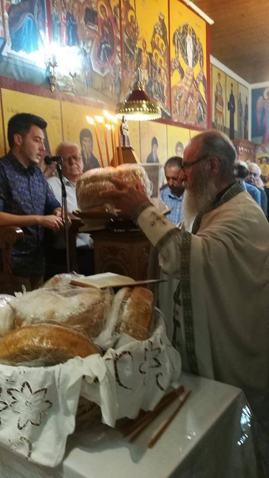 Με θεία λειτουργία γιόρτασαν την Αγία Παρασκευή στην Παλαιομάνινα -(φωτο) - Φωτογραφία 20