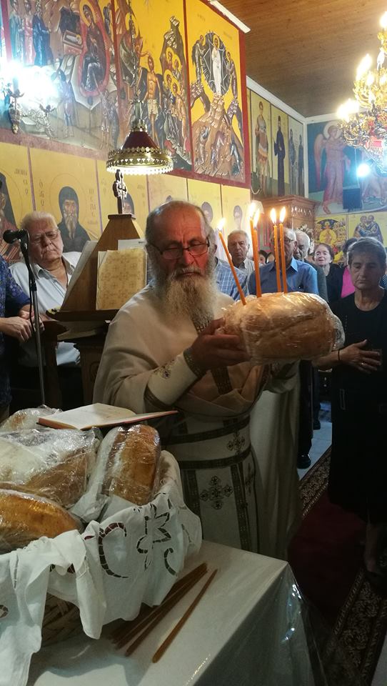 Με θεία λειτουργία γιόρτασαν την Αγία Παρασκευή στην Παλαιομάνινα -(φωτο) - Φωτογραφία 7