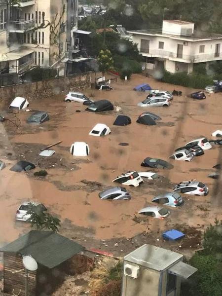 Βόρεια Προάστια: Εγκλωβίστηκαν οδηγοί από την καταιγίδα - Φωτογραφία 2