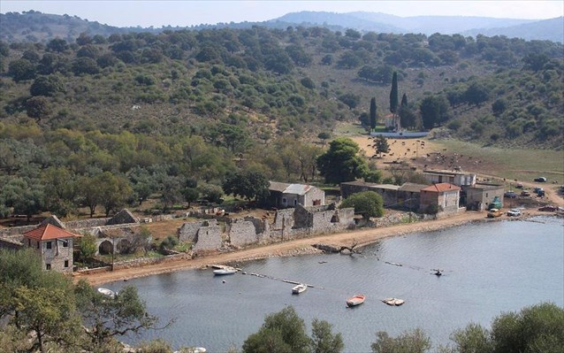 Ο Εσπερινός στον ΑΓΙΟ ΠΑΝΤΕΛΕΗΜΟΝΑ Αστακού (ΦΩΤΟ: Τιμολέων Τσαμποδήμος) - Φωτογραφία 28