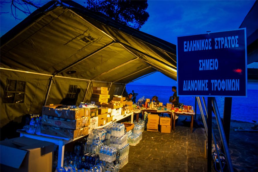 Φωτογραφίες: Στάχτες και αποκαΐδια... Οδοιπορικό στον τόπο της τραγωδίας λίγο πριν πέσει το σκοτάδι - Φωτογραφία 7