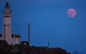 «Ματωμένο φεγγάρι»: Η μεγαλύτερη ολική έκλειψη σελήνης του 21ου αιώνα καθηλώνει τον πλανήτη - Φωτογραφία 1