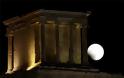 «Ματωμένο φεγγάρι»: Η μεγαλύτερη ολική έκλειψη σελήνης του 21ου αιώνα καθηλώνει τον πλανήτη - Φωτογραφία 10