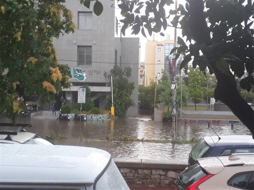 Σφοδρή καταιγίδα και χαλάζι στην Αττική.Σπάτασπ - Φωτογραφία 5