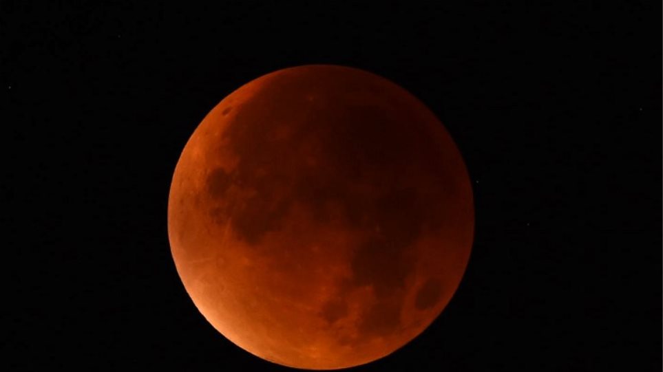 «Ματωμένο φεγγάρι»: Η μεγαλύτερη ολική έκλειψη σελήνης του 21ου αιώνα - Απόψε - Φωτογραφία 1